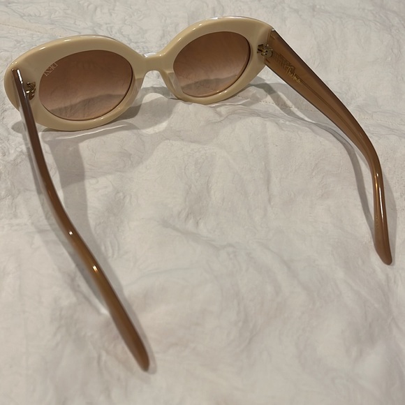 Thelma Dezi Sunglases color: HEAVY CREAM/ HONEY FADED - Picture 3 of 4